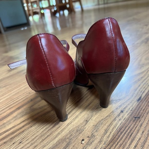Fluevog Teapot Sencha t-strap heels, Cherry red, 7.5 - Picture 9 of 10